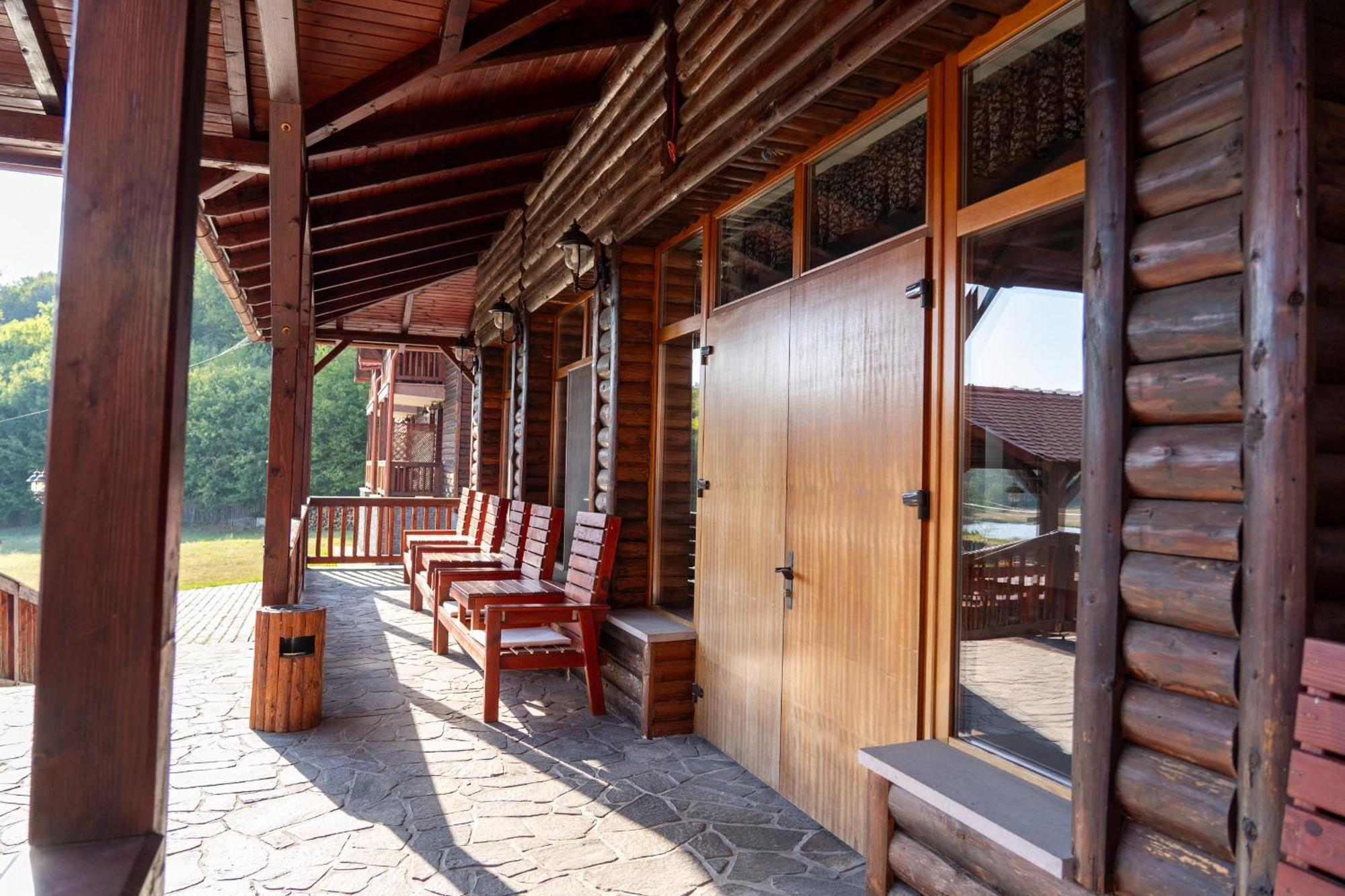 5.Evszak Hotel Sfântu-Gheorghe Екстериор снимка
