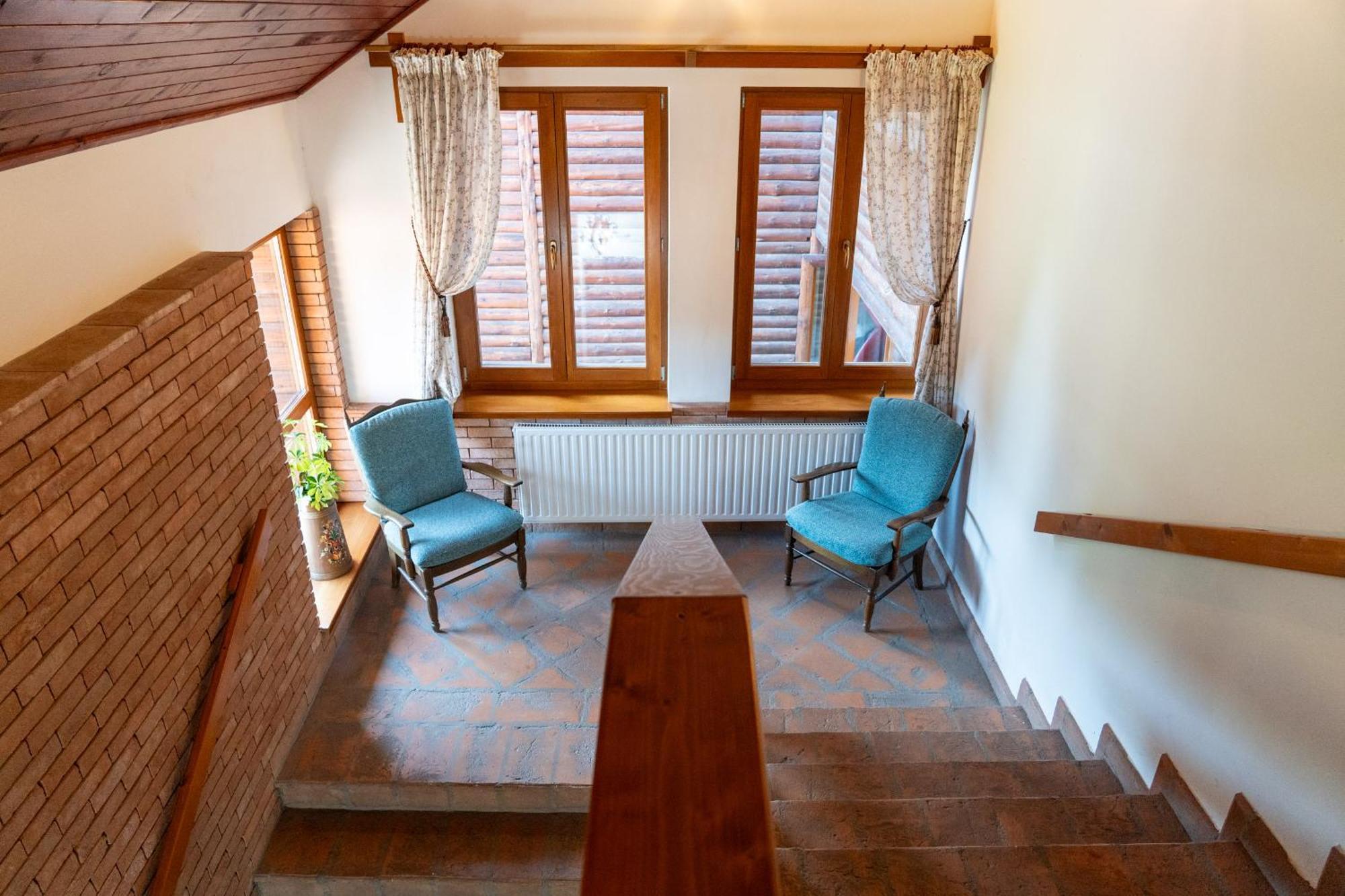 5.Evszak Hotel Sfântu-Gheorghe Екстериор снимка