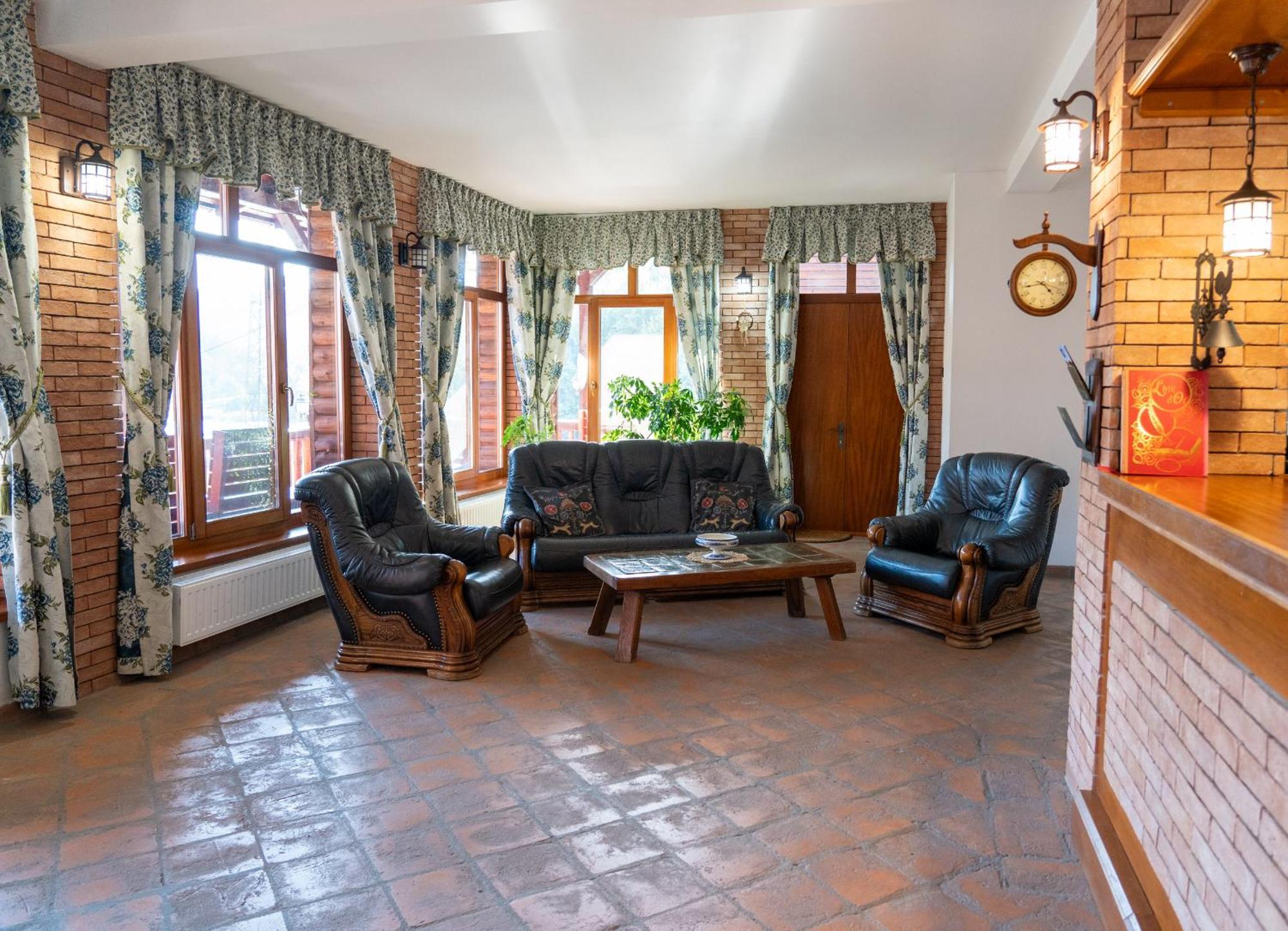 5.Evszak Hotel Sfântu-Gheorghe Екстериор снимка