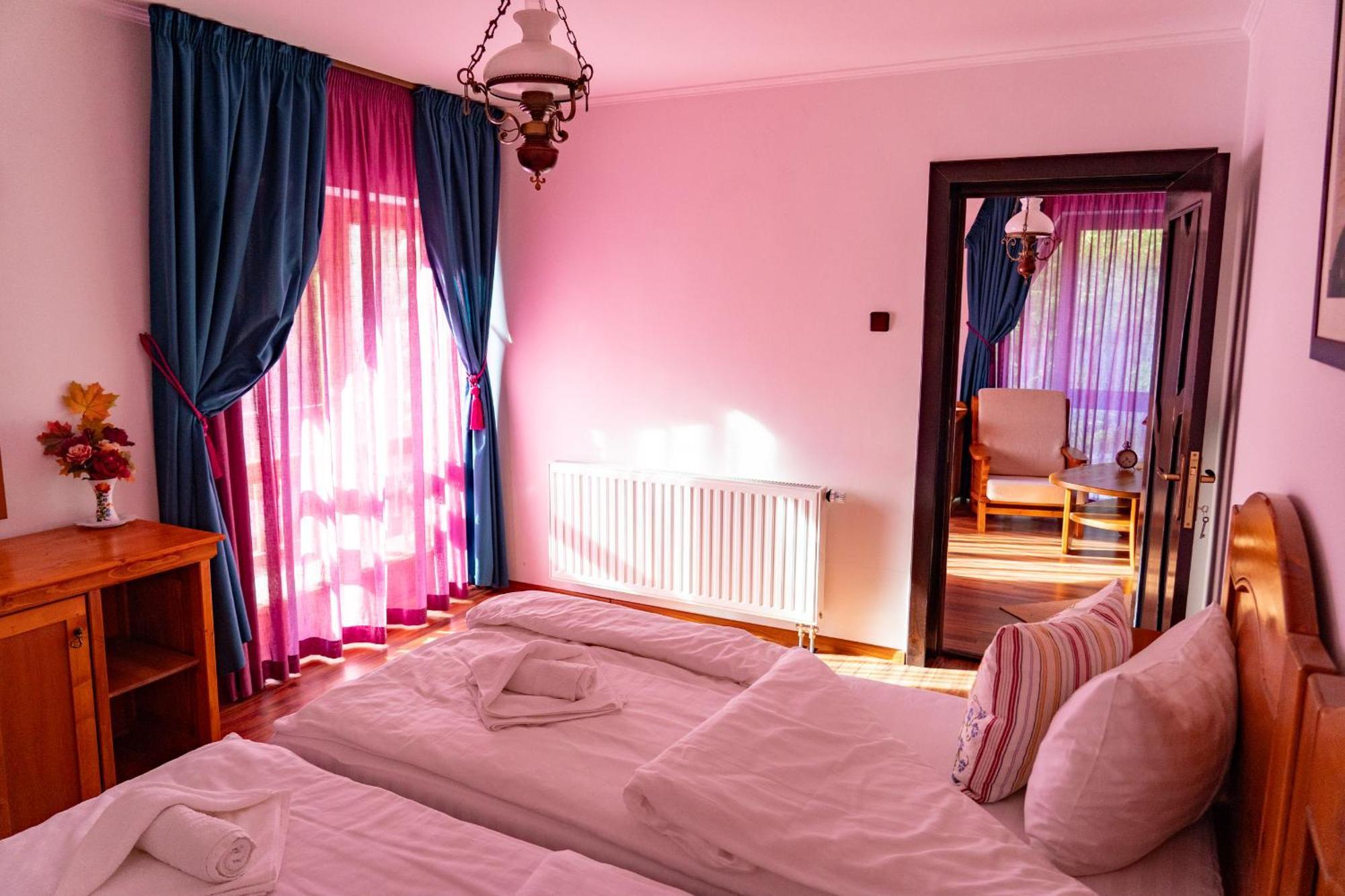 5.Evszak Hotel Sfântu-Gheorghe Екстериор снимка