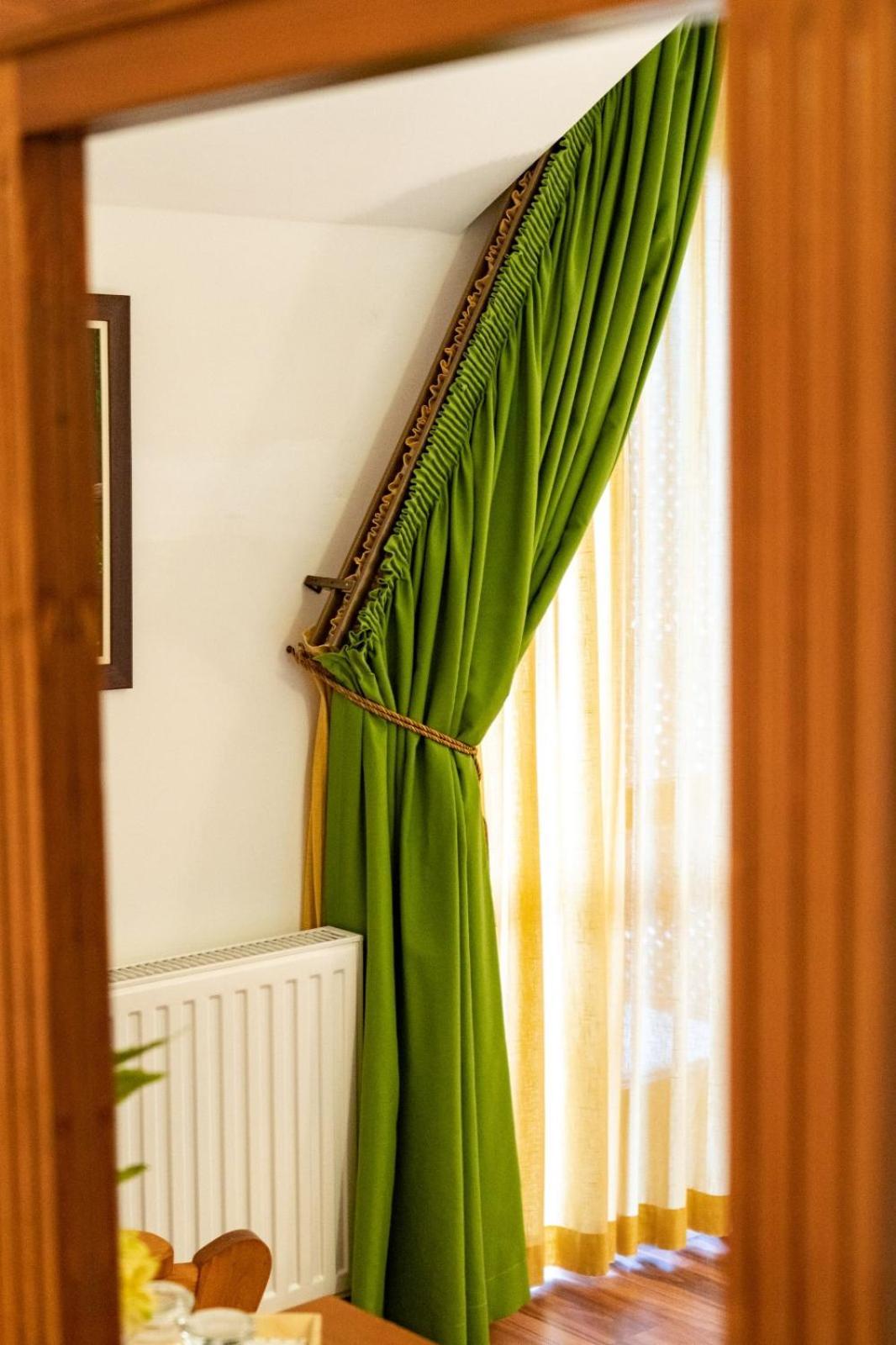 5.Evszak Hotel Sfântu-Gheorghe Екстериор снимка