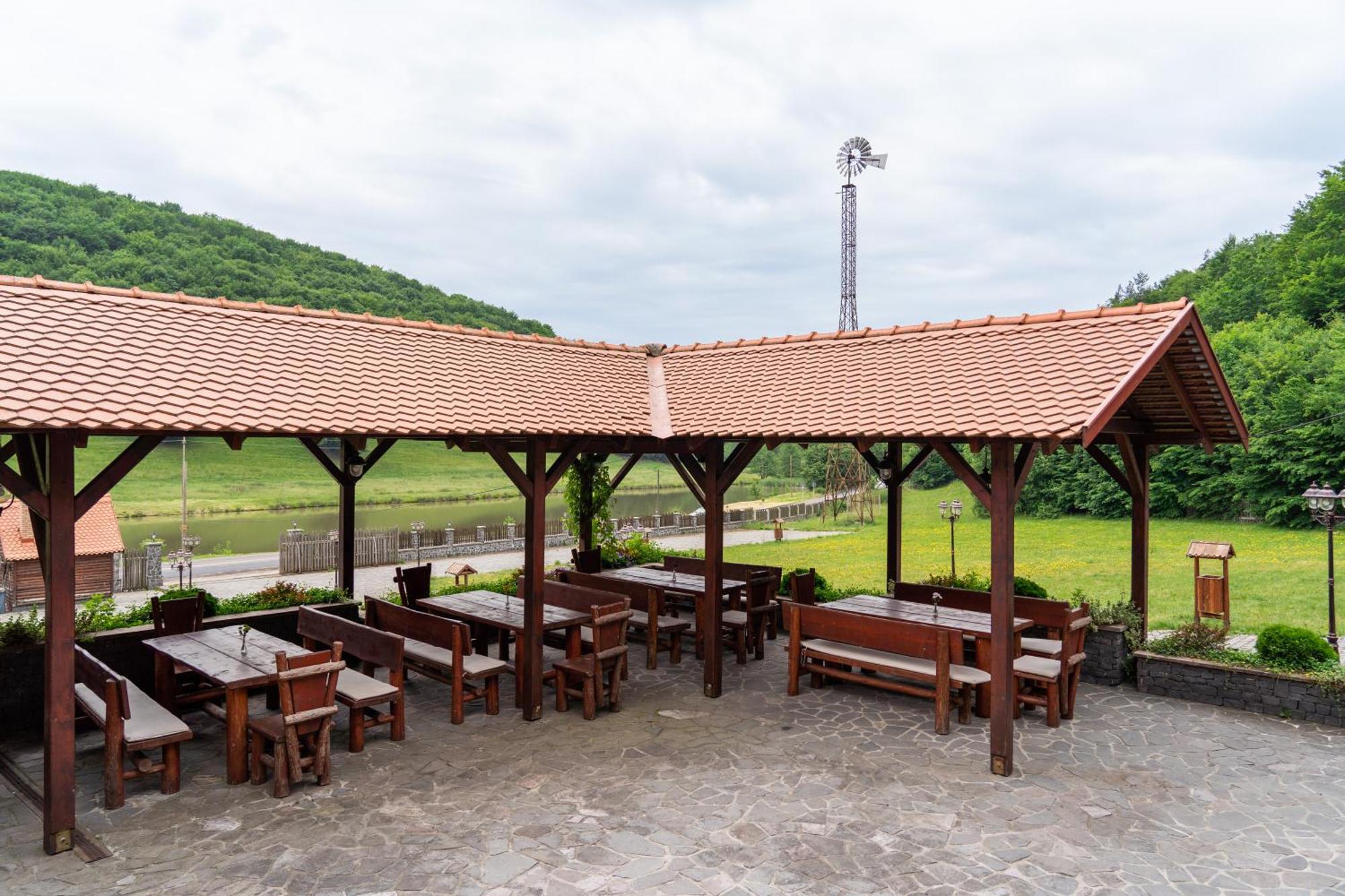 5.Evszak Hotel Sfântu-Gheorghe Екстериор снимка