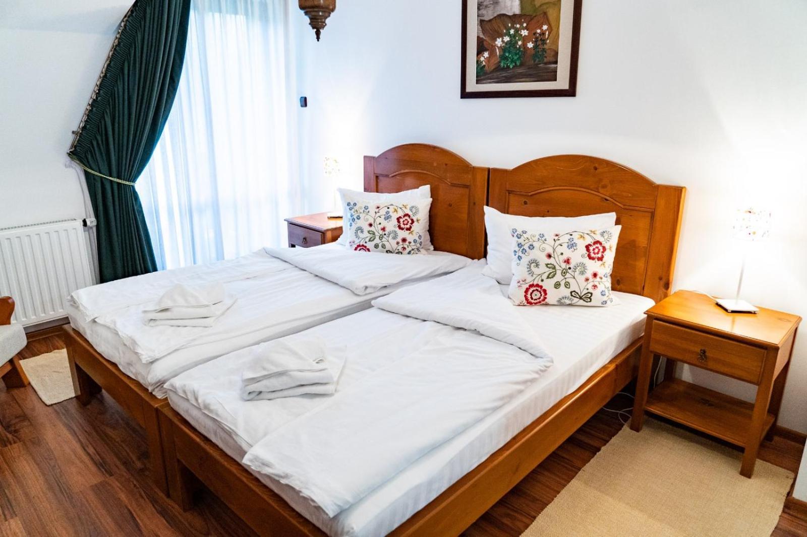 5.Evszak Hotel Sfântu-Gheorghe Екстериор снимка
