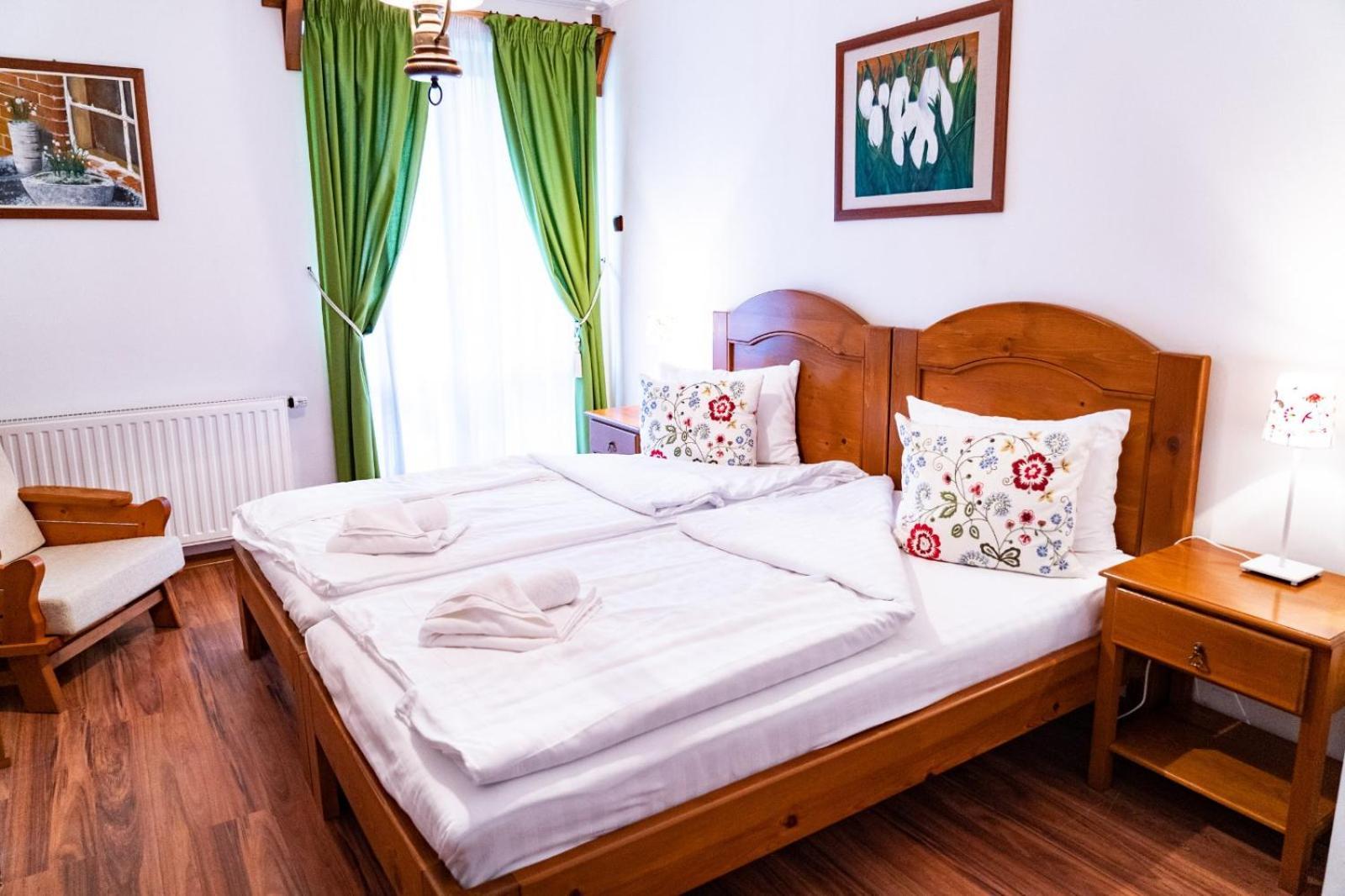 5.Evszak Hotel Sfântu-Gheorghe Екстериор снимка