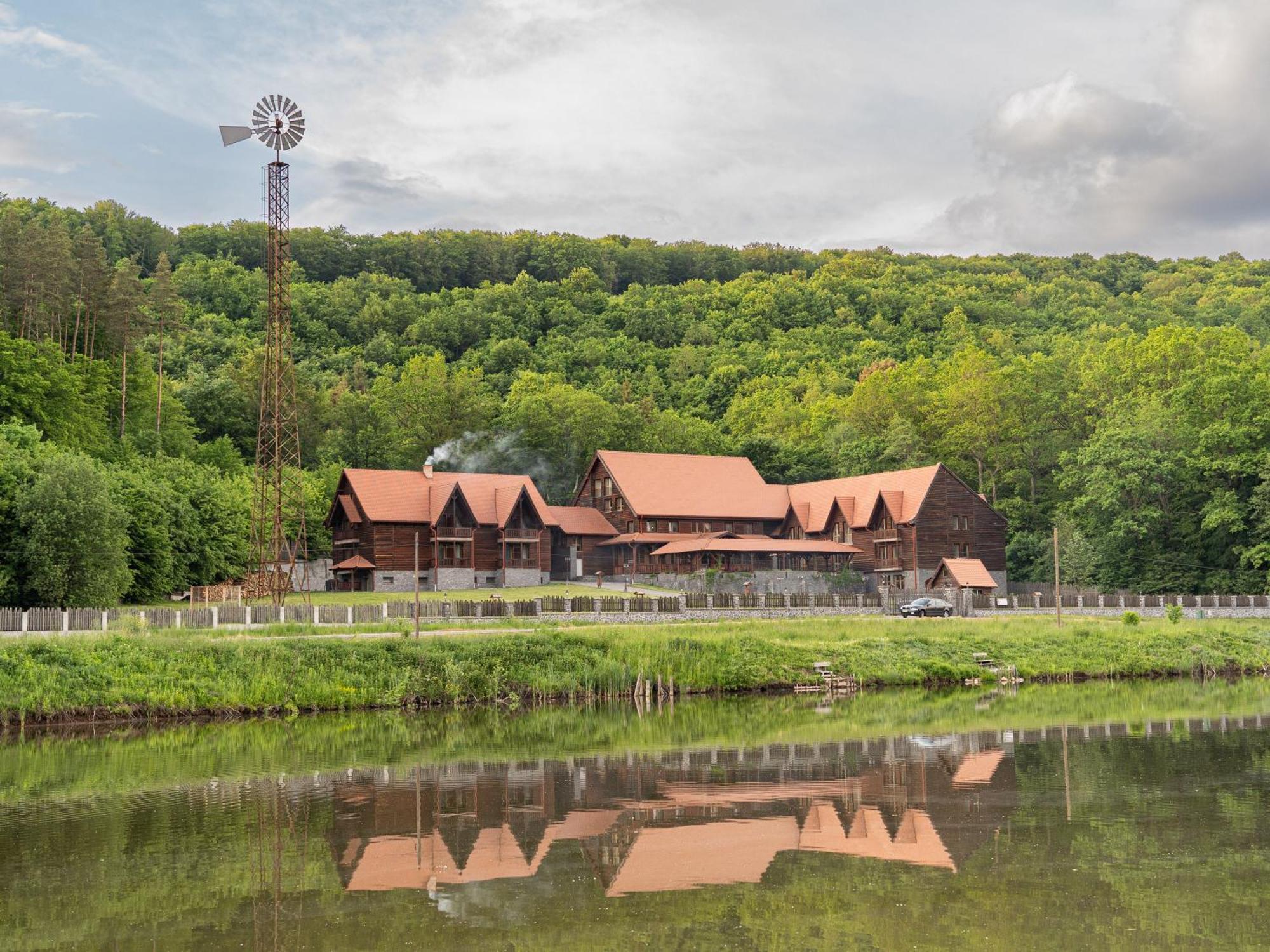 5.Evszak Hotel Sfântu-Gheorghe Екстериор снимка